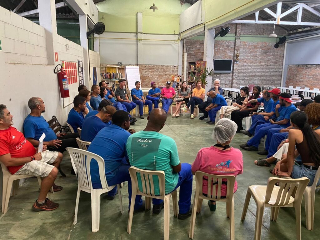 Bia Haddad visita projeto social e encanta equipe e beneficiados pelo programa