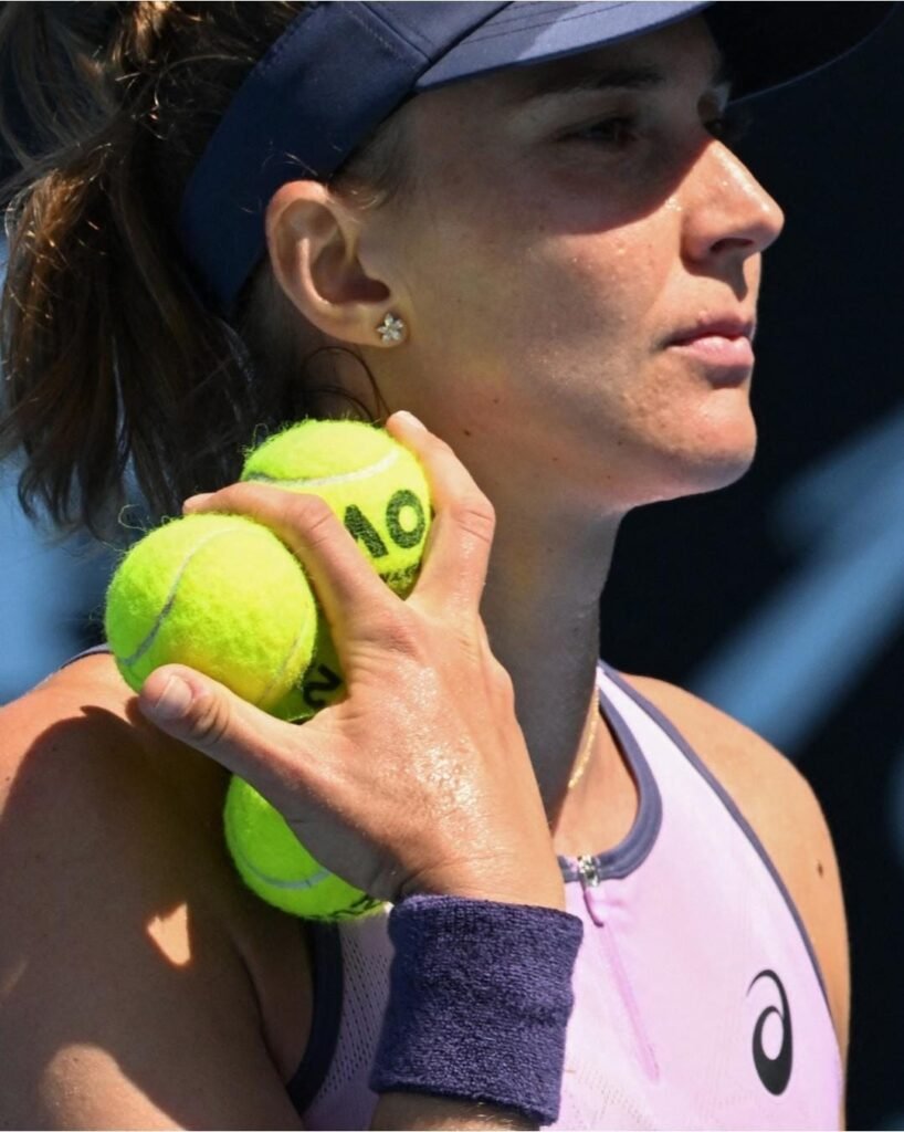 Bia Haddad destaca melhora no saque em vitória sobre Erika Andreeva no Australian Open