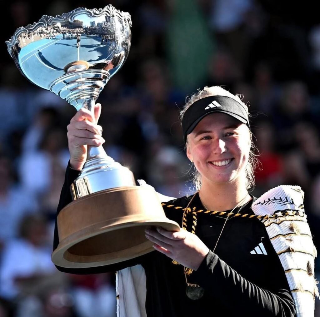 Naomi Osaka sente lesão e Clara Tauson é campeã do WTA de Auckland