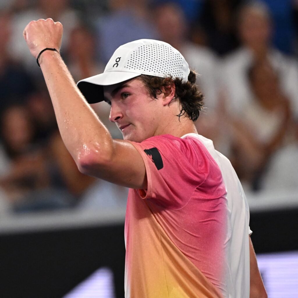 João Fonseca brilha, bate Rublev e avançam à segunda rodada do Australian Open