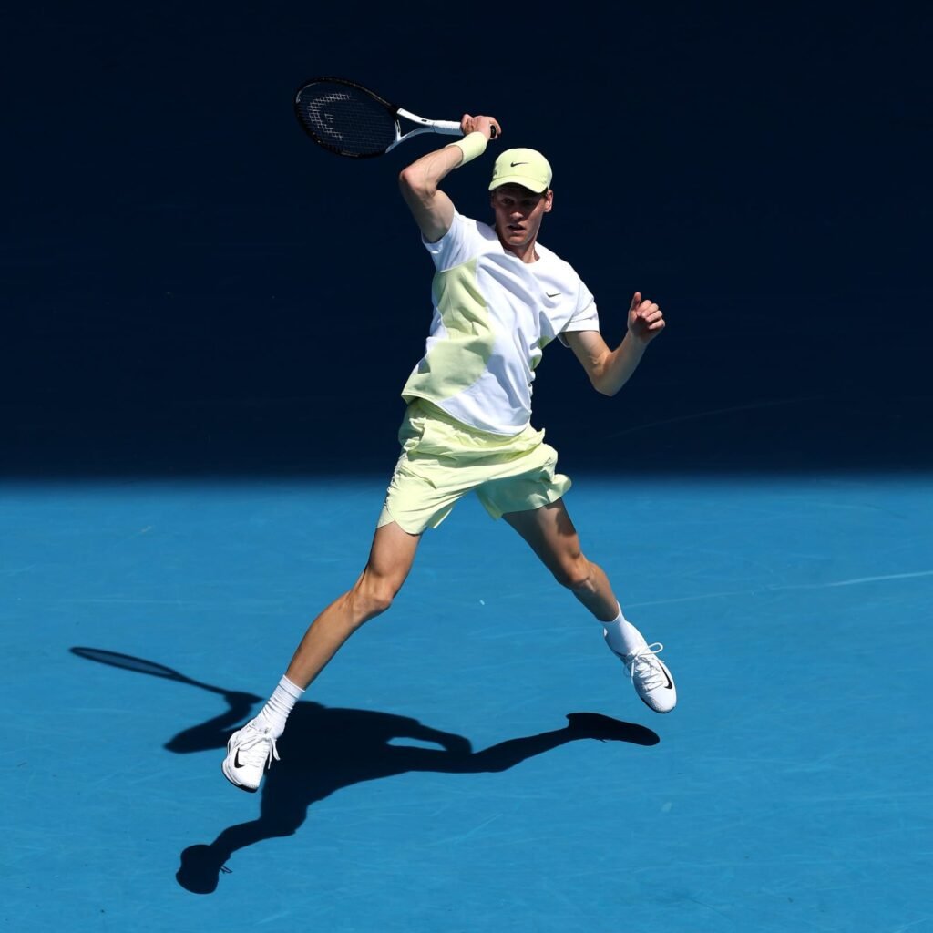 Sinner e Alcaraz avançam com tranquilidade à segunda rodada do Australian Open