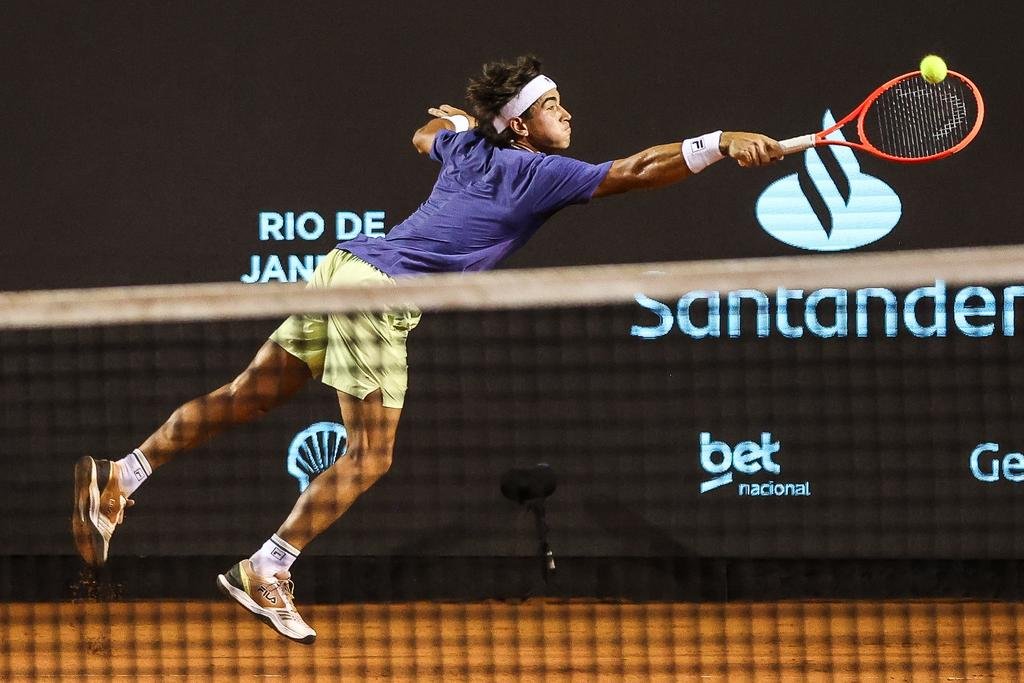 Zverev é eliminado e argentinos dominam semifinais do Rio Open 2025