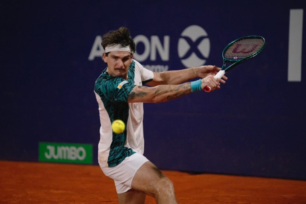 Saiba horário e como assistir ao duelo entre Thiago Wild e Stefanos Tsitsipas em Indian Wells