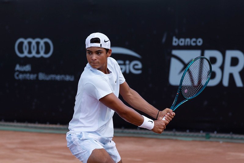 Sem perder sets, Guto Miguel avança à final do Sul-Americano Juvenil