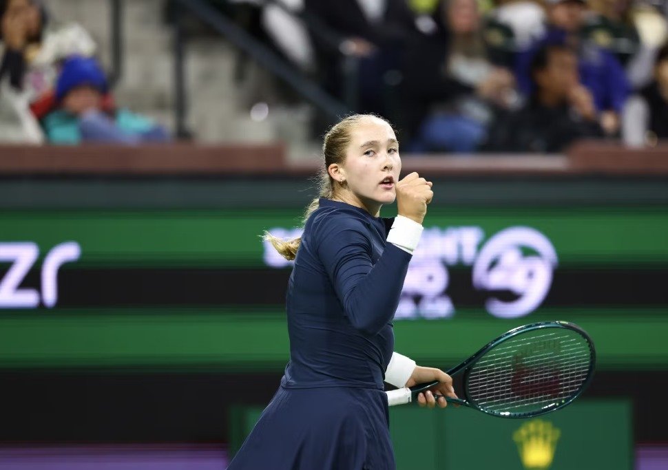 Andreeva arrasa Rybakina e avança às quartas de Indian Wells; Svitolina elimina Pegula