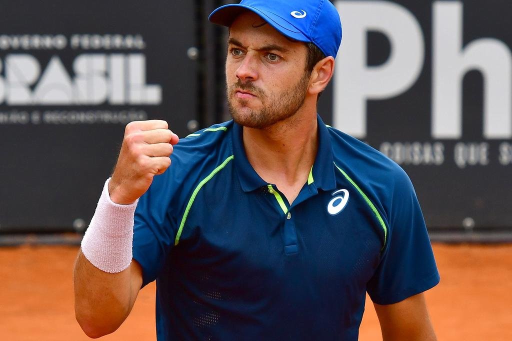 Matheus Pucinelli arrasa argentino e avança às semifinais do Challenger de Porto Alegre