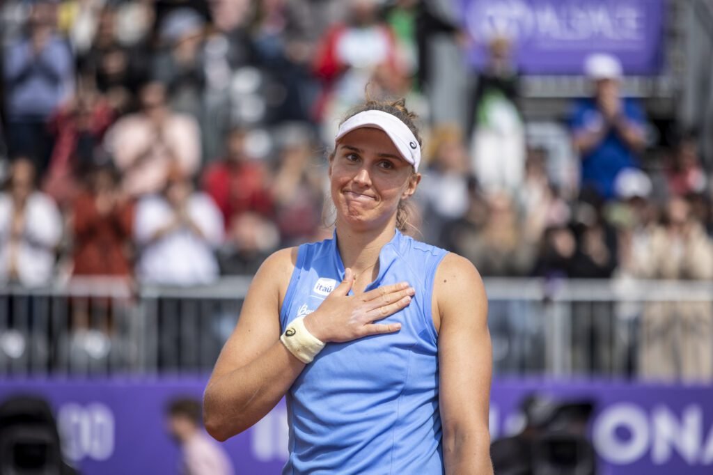 Bia Haddad leva virada e é eliminada na primeira rodada de Roland Garros