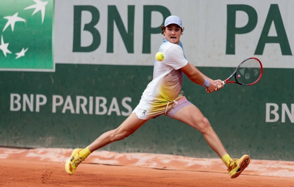 Comentaristas da Espn projetam confronto entre João Fonseca e Pierre-Hugues Herbert
