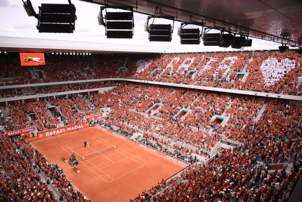 Rafael Nadal recebe homenagem em Roland Garros em cerimônia emocionante