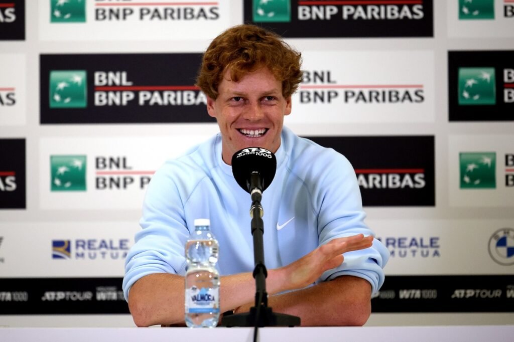 Sinner comemora volta às quadras e mira preparação para Roland Garros