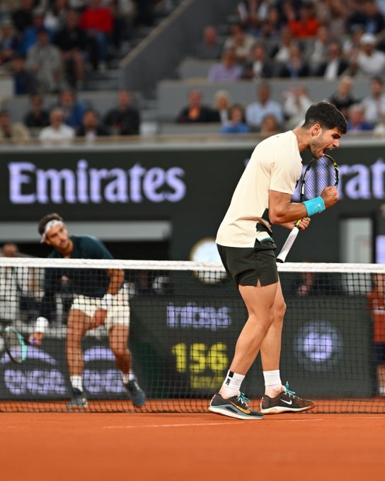 Musetti abandona jogo e Alcaraz avança à final de Roland Garros