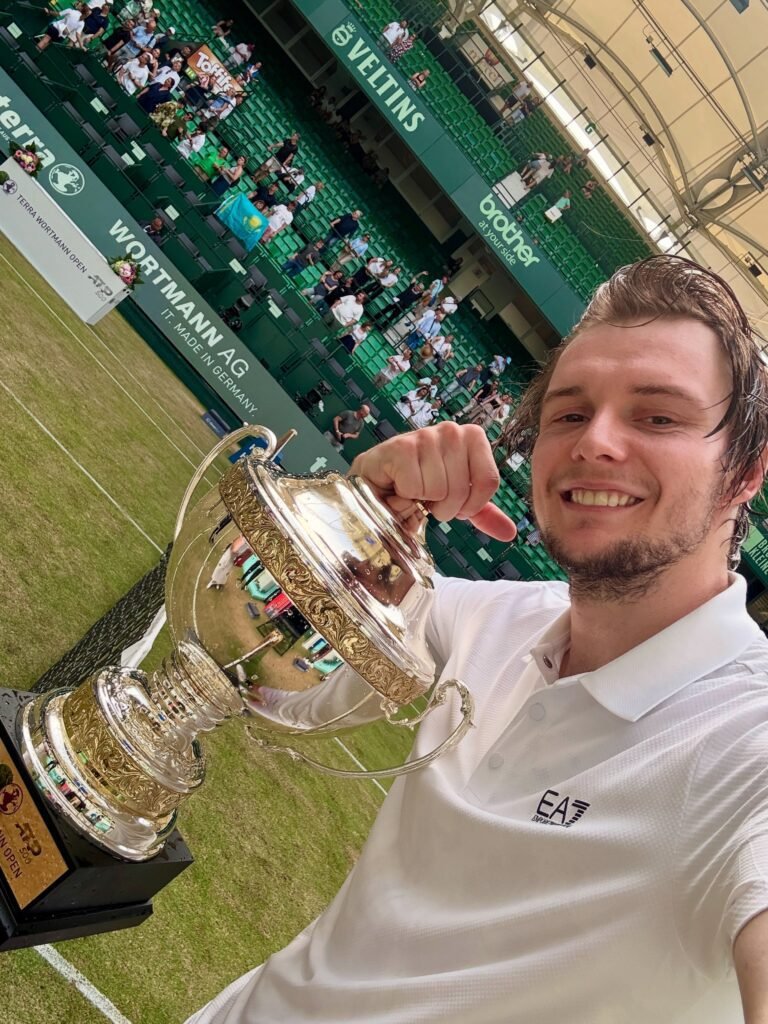 Alexander Bublik quebra jejum e conquista o título do ATP 500 de Halle
