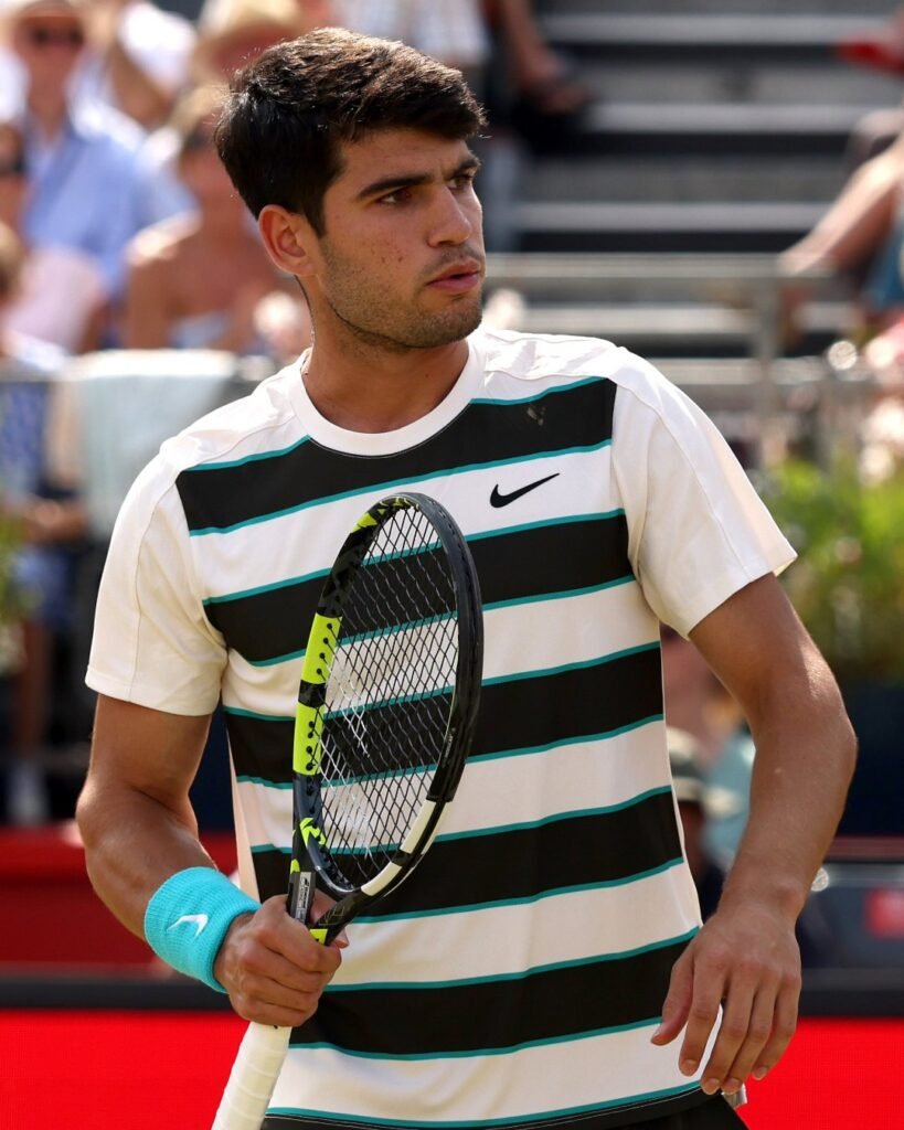 Carlos Alcaraz estreia com vitória no ATP 500 de Queen's