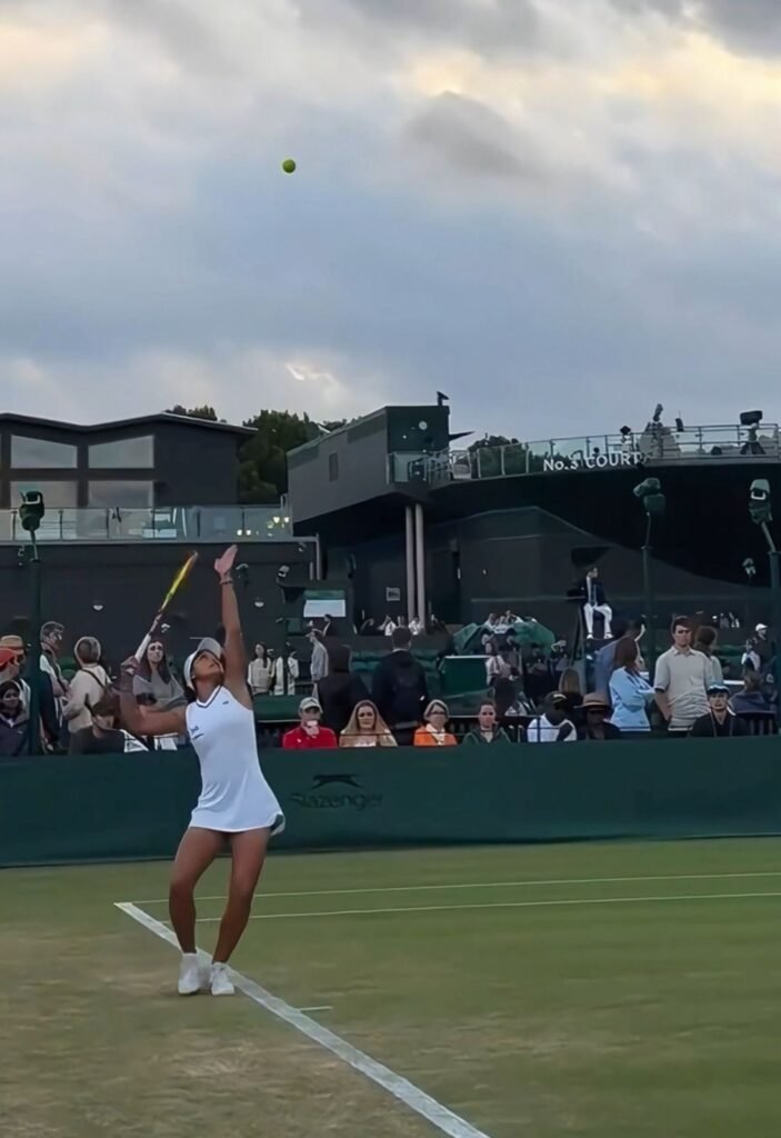 Nauhany Silva vence duelo de promessas e avança às oitavas em Wimbledon