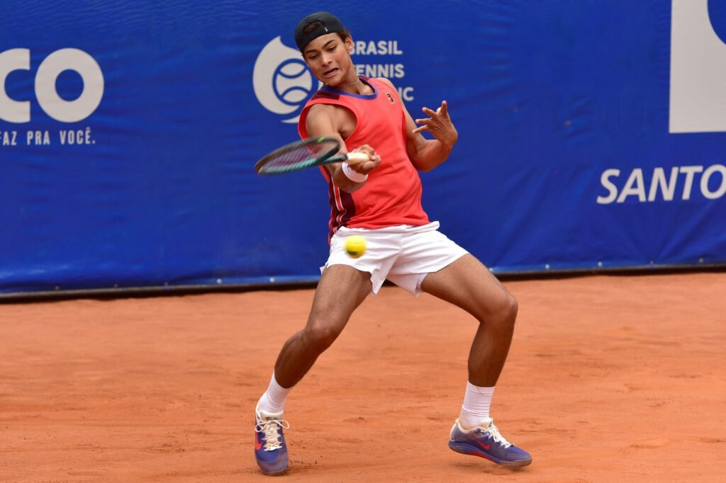 Luis Guto Miguel estreia nesta terça no Brasil Tennis Classic