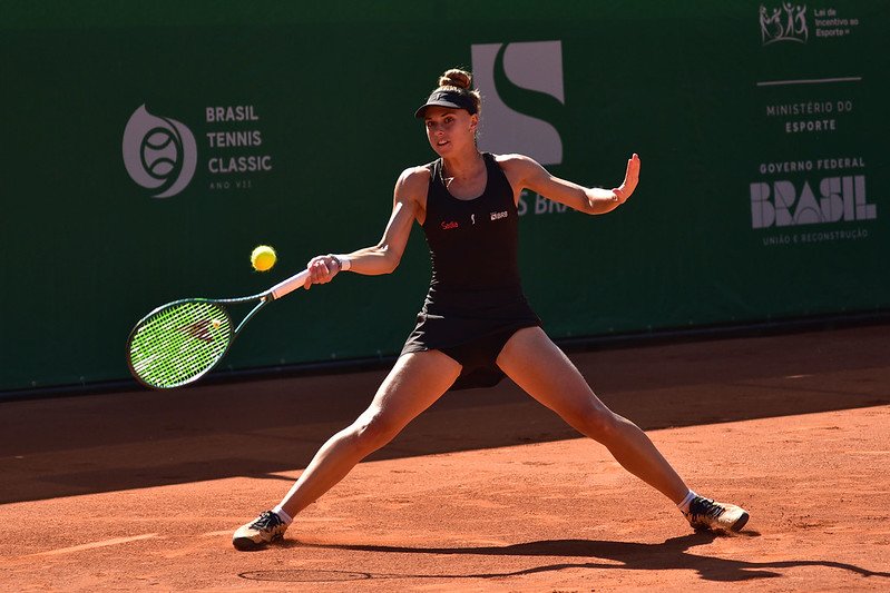 Luiza Fullana confirma favoristimo e estreia com vitória no Brasil Tennis Classic