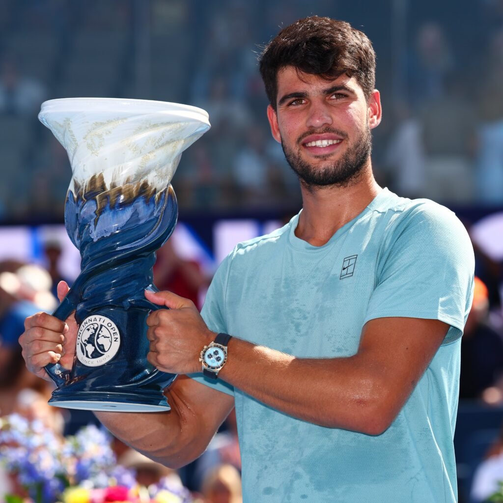 Sinner abandona final e Alcaraz é campeão do Masters 1000 de Cincinnati