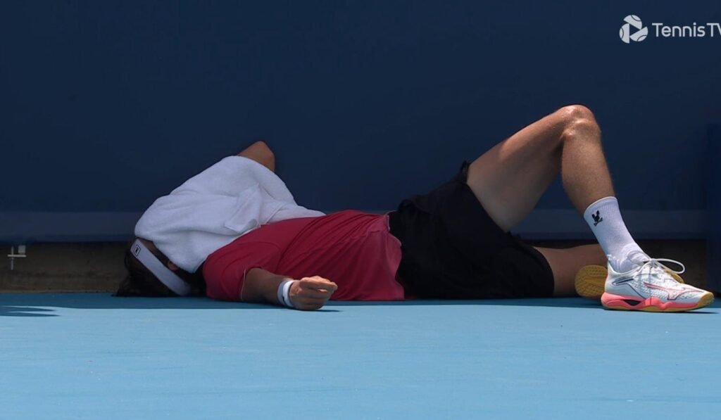 Rinderknech desmaia em quadra e abandona jogo contra Aliassime em Cincinnati