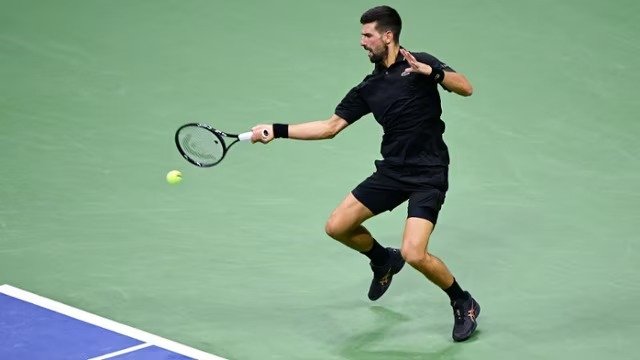 Com recorde de aces, Djokovic supera dores nas costas e avança no US Open