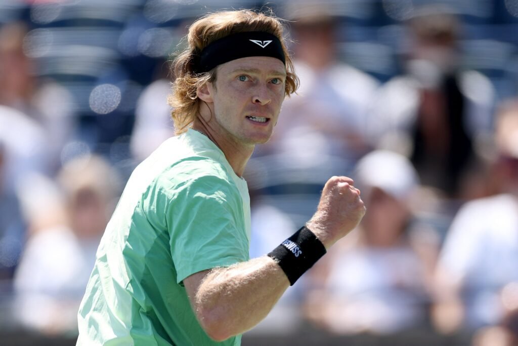 Após dois tie-breaks, Fokina desiste e Rublev avança às quartas do Masters de Toronto