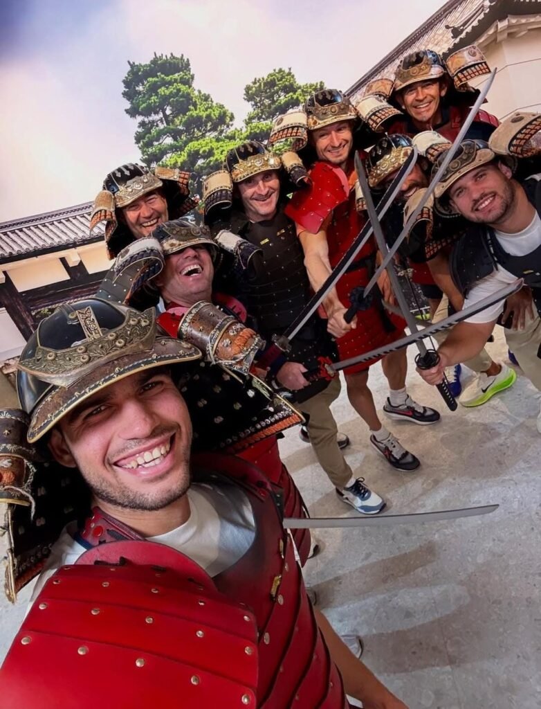 Carlos Alcaraz vira Samurai antes da estreia no ATP 500 de Tóquio