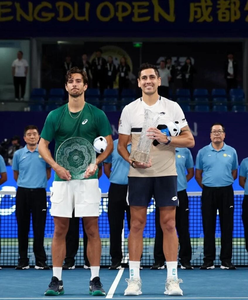 Alejandro Tabilo salva matchs points e conquista o título do ATP de Chengdu