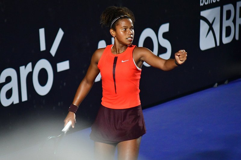 Victoria Barros arrasa austríaca na estreia em torneio W15 na Turquia