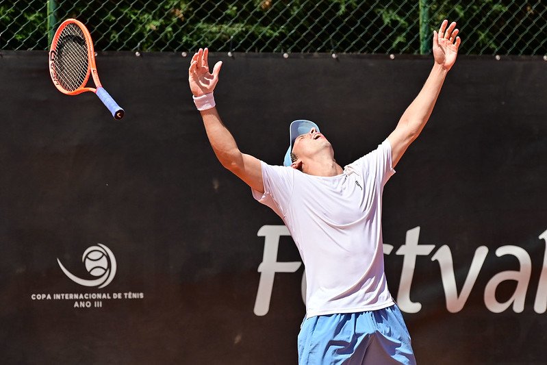 Pedro Boscardin conquista primeira vitória sobre Top-100 e avança às quartas em Curitiba