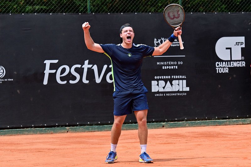 João Schiessl bate mexicano e avança às quartas do Challenger de Curitiba