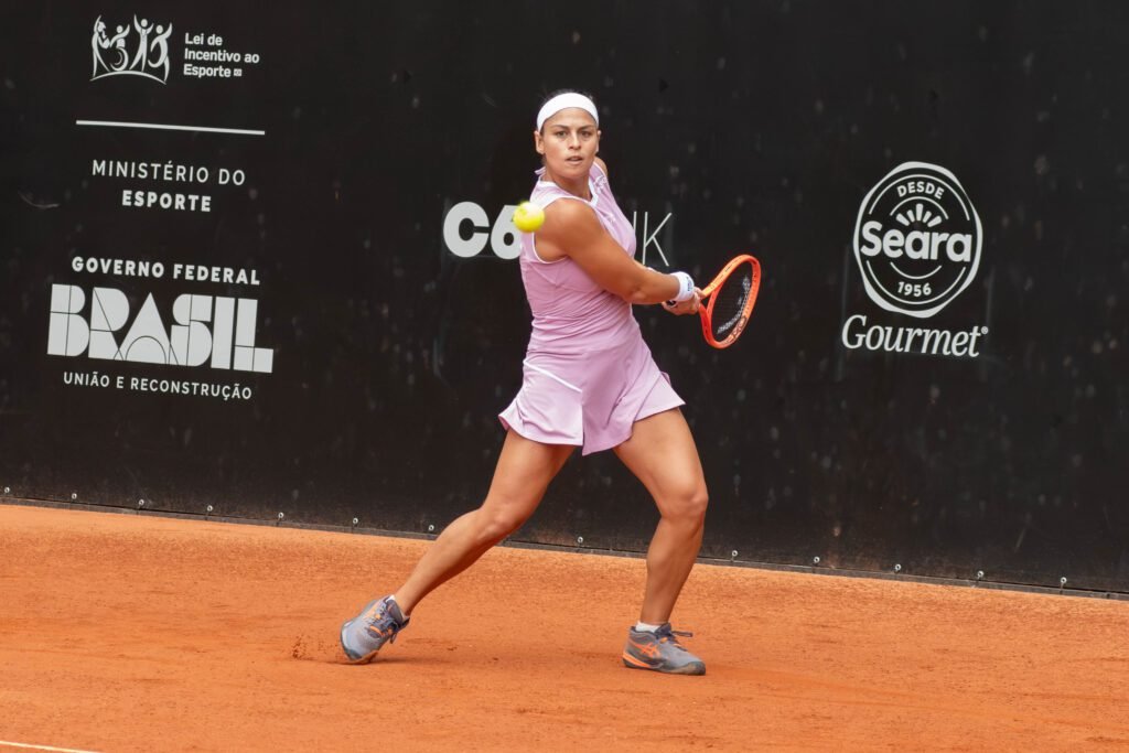 Carol Meligeni vence revanche contra Nauhany Silva está nas quartas do ITF W35 de São Paulo