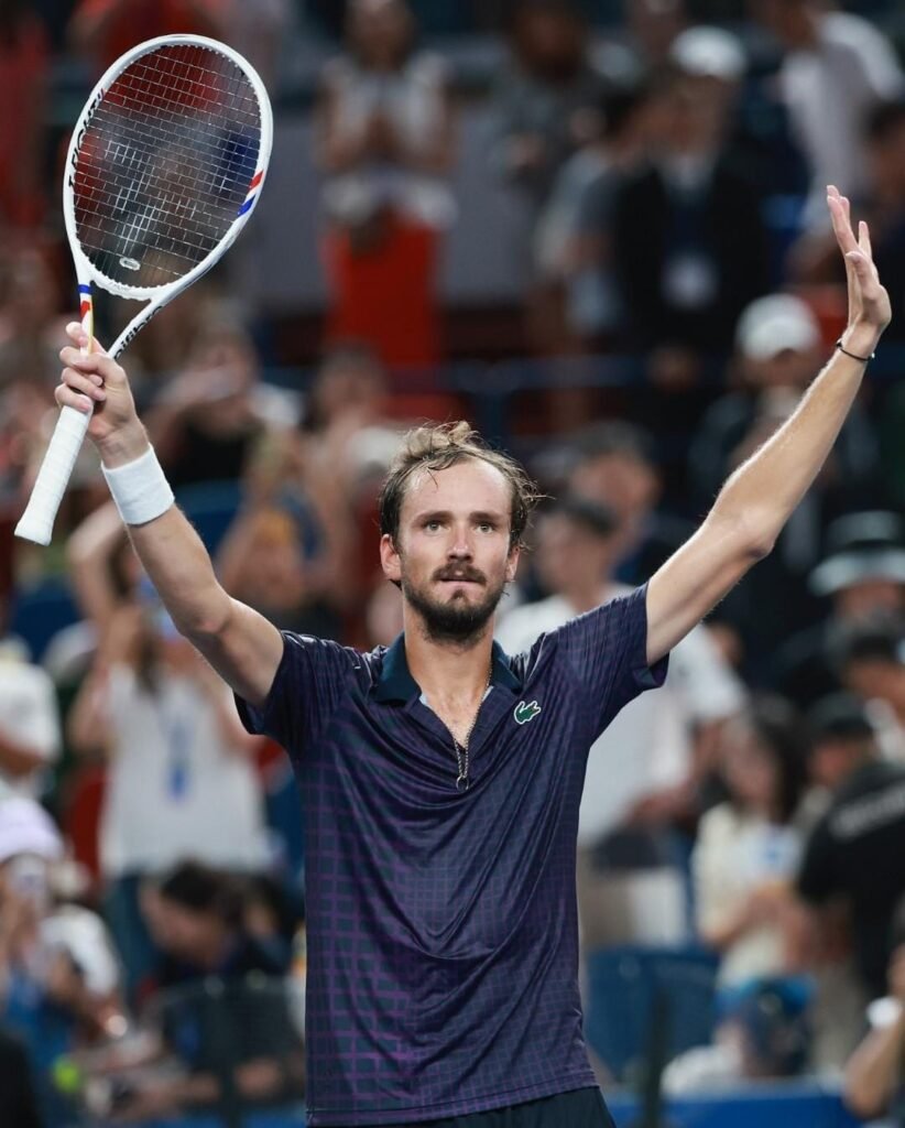 Medvedev bate De Minaur e avança às semifinais do Masters 1000 de Xangai