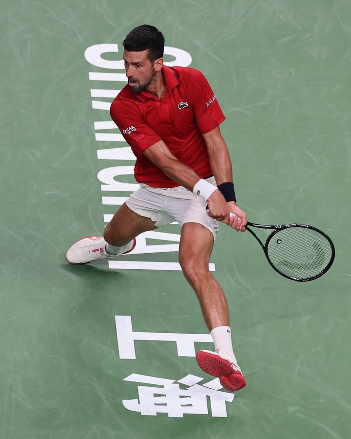 Djokovic vence Bergs e avança às semifinais do Masters 1000 de Xangai