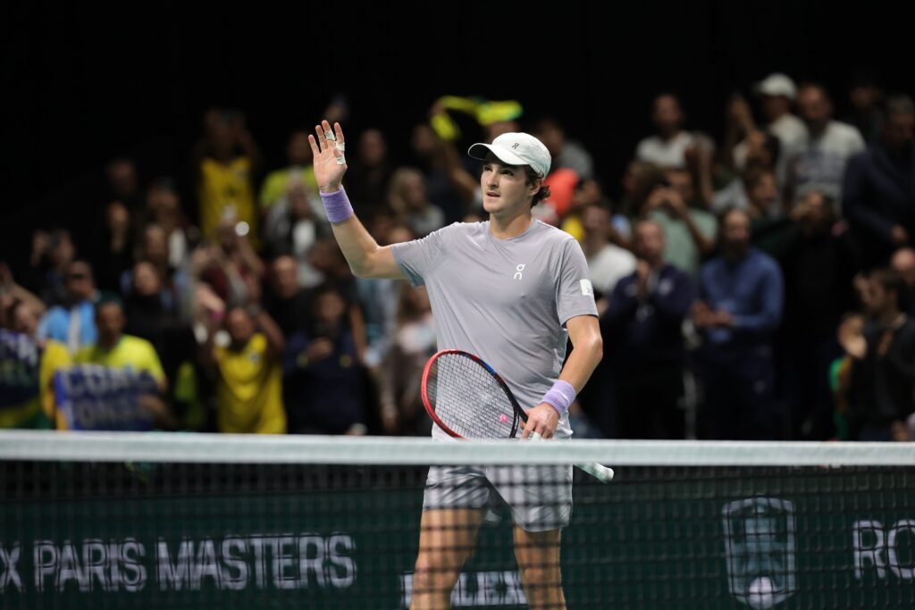 João Fonseca minimiza dores e destaca mentalidade em vitória no Masters 1000 de Paris