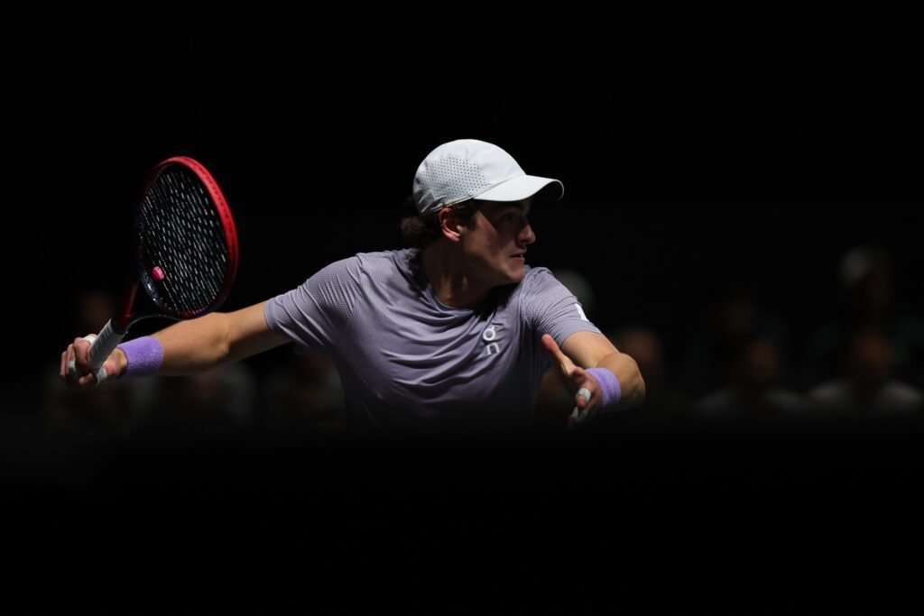 Saiba horário e como assistir ao jogo entre João Fonseca e Karen Kachanov em Paris