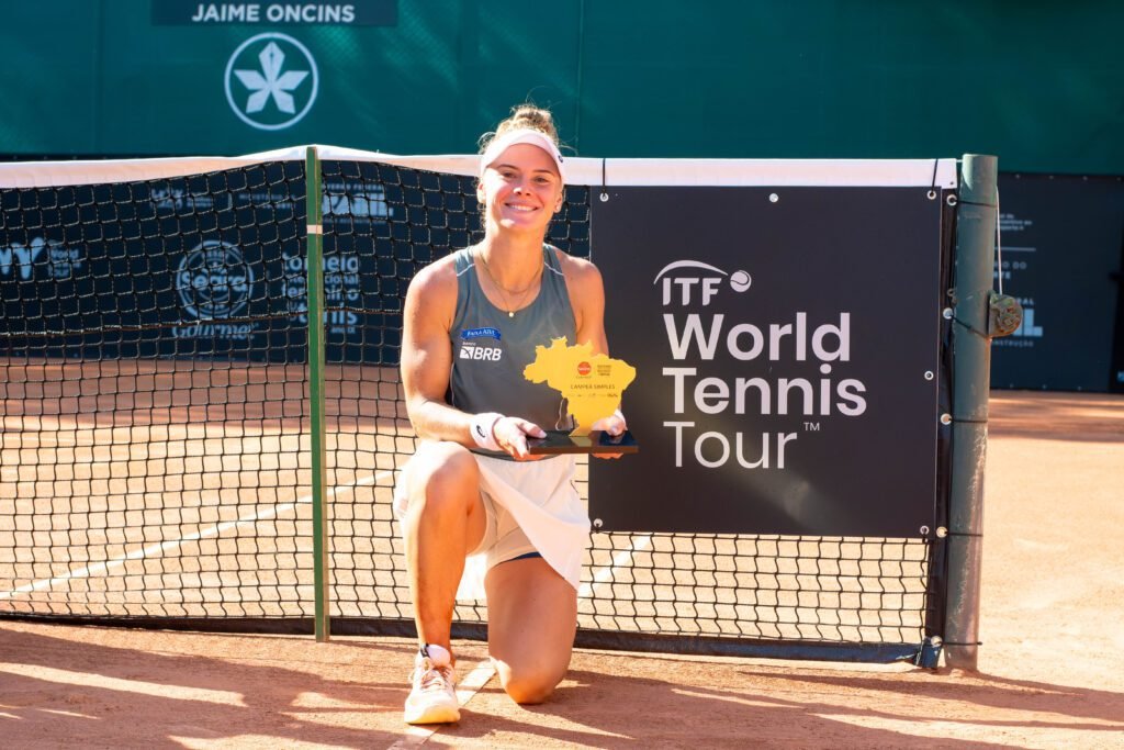 Em virada incrível, Laura Pigossi conquista o título do ITF W35 de São Paulo