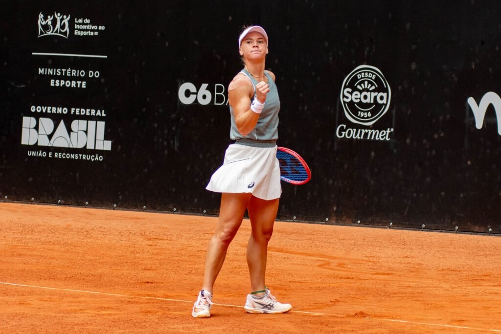 Laura Pigossi vence batalha de três horas e está nas semifinais do ITF W35 de São Paulo