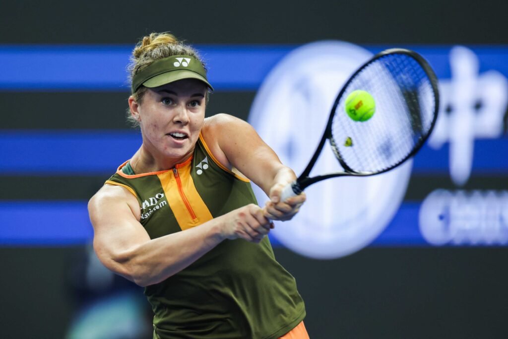 Noskova salva match points, vence Pegula e está na final do WTA 1000 de Pequim
