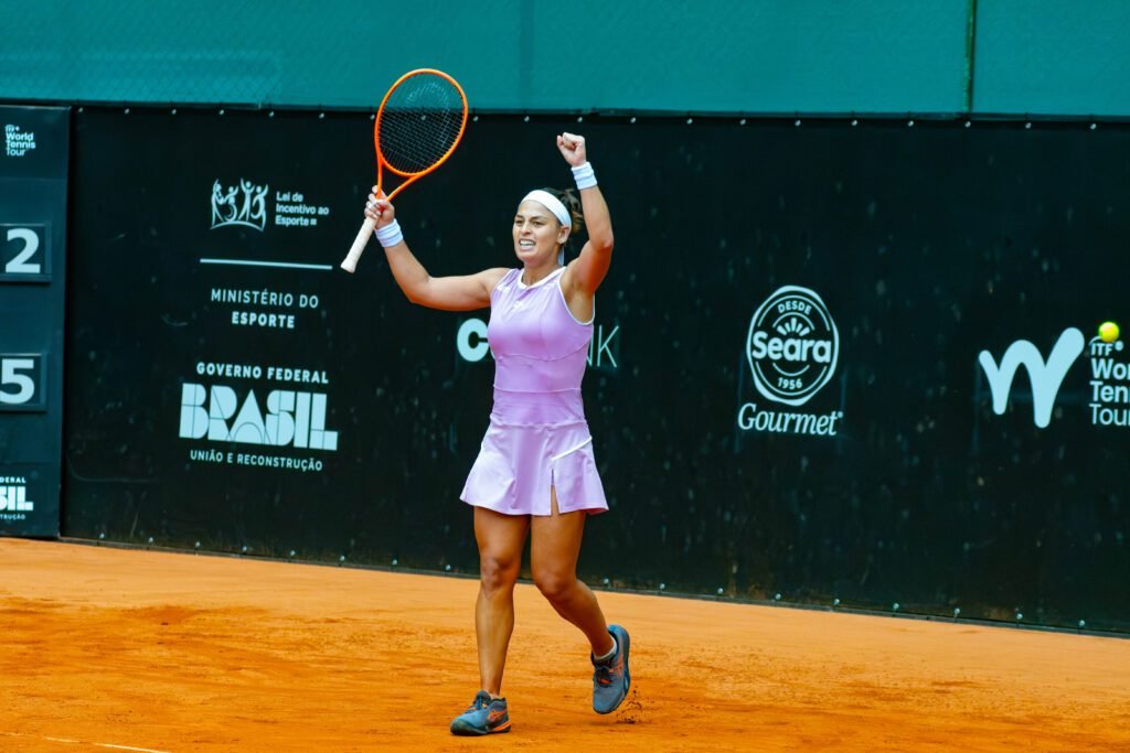 Carol Meligeni vence italiana e está nas semifinais do ITF W35 de São Paulo