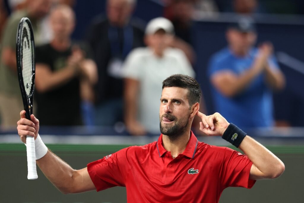 Djokovic toma susto, mas vence Hanfmann e avança no Masters de Xangai