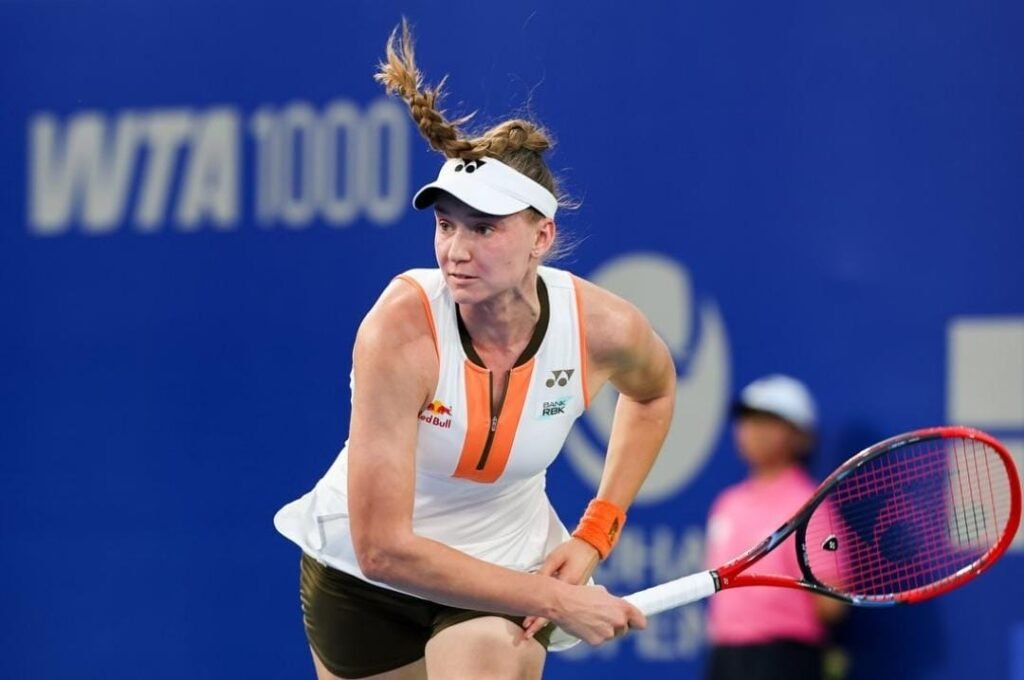 Sabalenka e Rybakina vencem e vão se enfrentar nas quartas do WTA 1000 de Wuhan