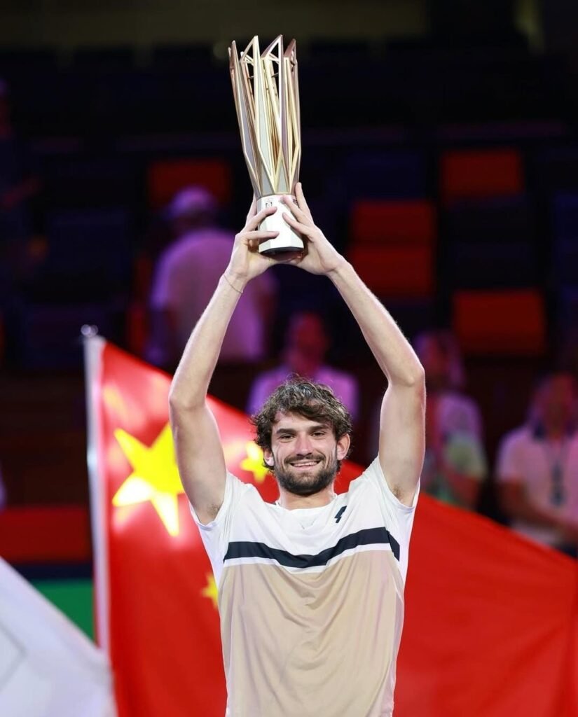Vacherot vence primo e fecha semana dos sonhos com título do Masters de Xangai