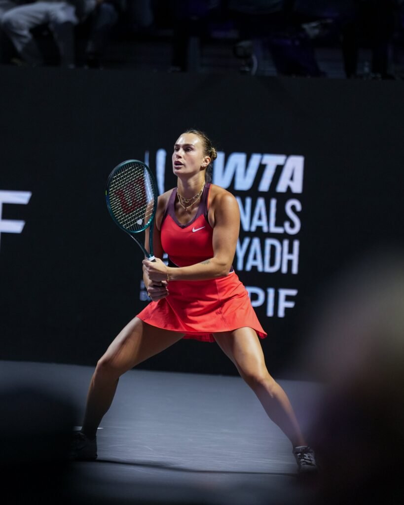 Aryna Sabalenka estreia no WTA Finals com vitória sobre Jasmine Paolini