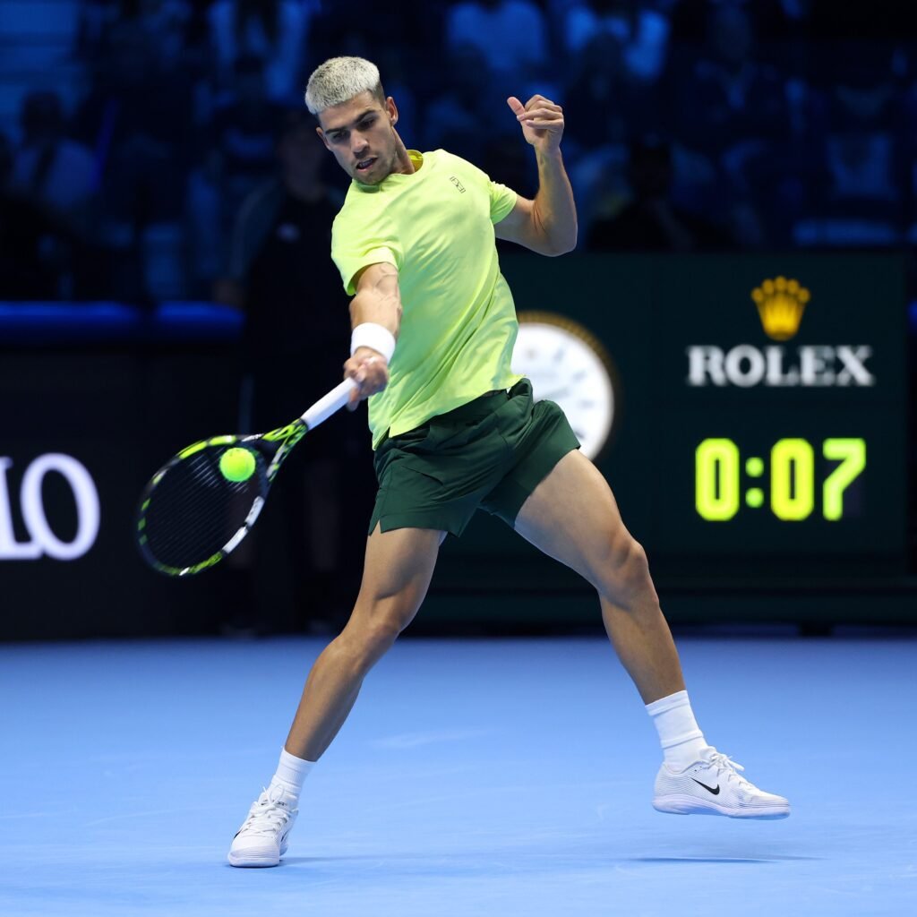 Carlos Alcaraz vence Alex de Minaur na estreia no ATP Finals