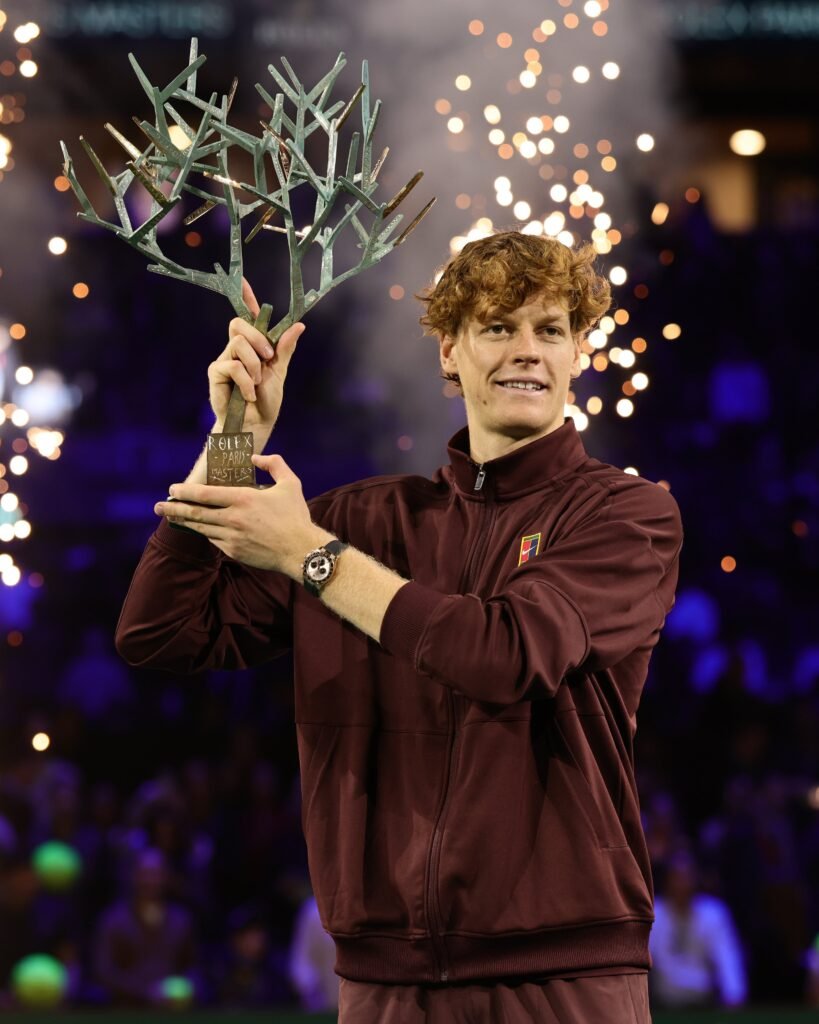 Sinner conquista o título do Masters 1000 de Paris e volta a ser número 1 do mundo