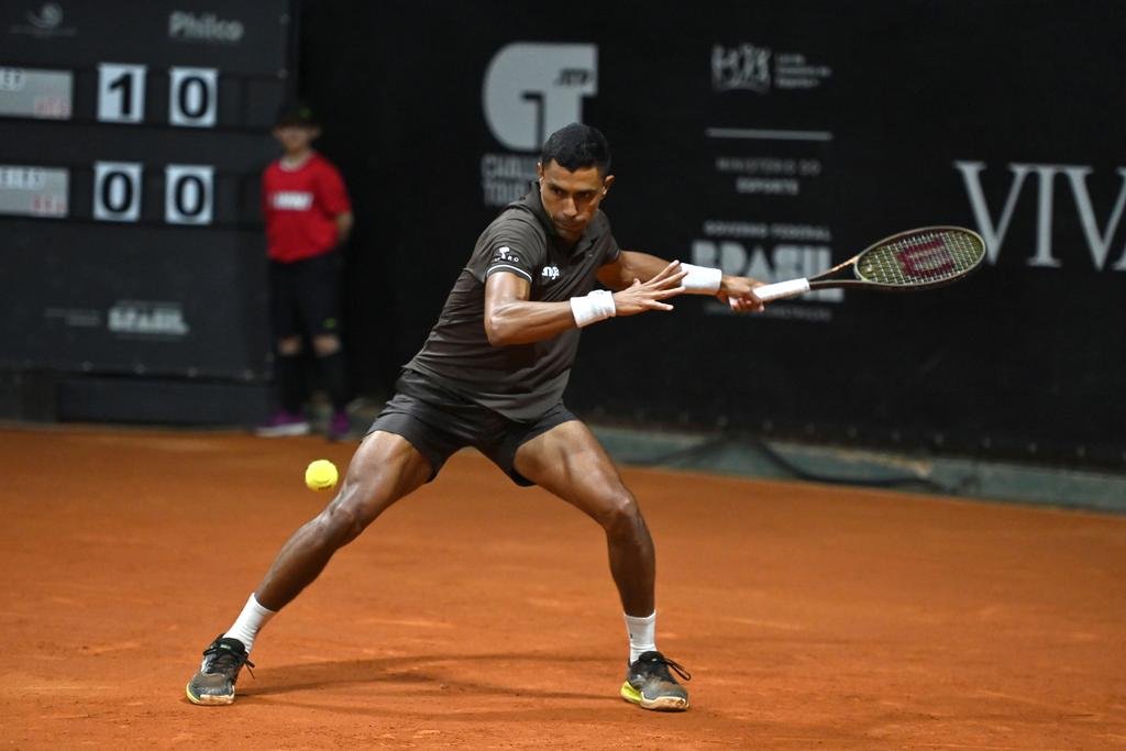 Cinco brasileiros estreiam nesta segunda no Challenger de Itajaí