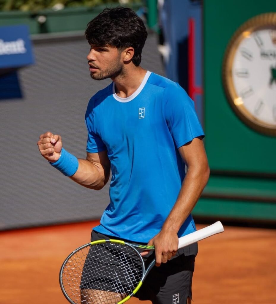 Alcaraz supera dores no braço e vence na estreia no ATP de Barcelona