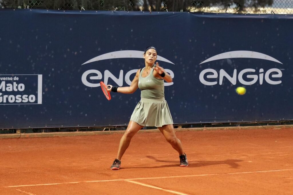 Carol Meligeni e Luiza Fullana estreiam com vitória no ITF W35 de Cuiabá