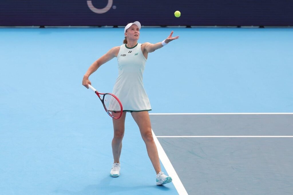 Em busca do número 1, Elena Rybakina estreia com vitória no WTA 1000 de Cincinnati