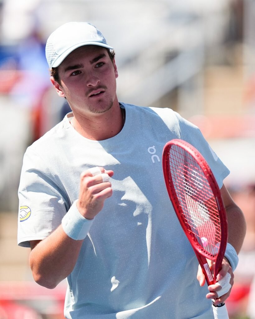 João Fonseca estreia com vitória sobre Tsitsipas no Masters 1000 de Montreal