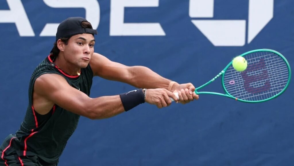 Guto Miguel salva match point e estreia com vitória no US Open